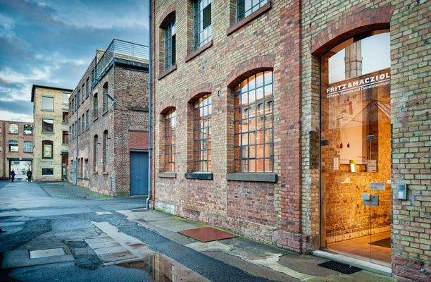 Heyne Fabrik Blaue Stunde