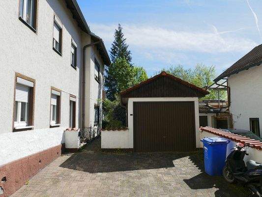 Außenansicht & Garage