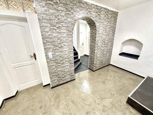 Ihre Eingangsdiele gen Treppe & Flur