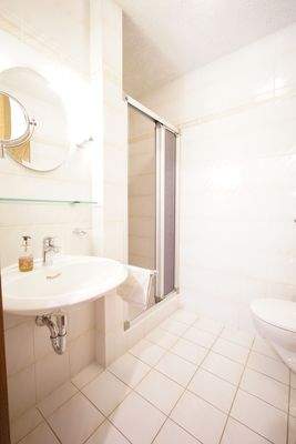 Bild 16_kleines Badezimmer.JPG