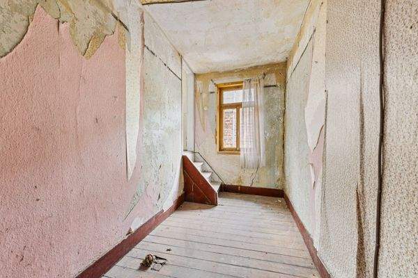 halbes Zimmer, hinter dem Schlafzimmer liegend 