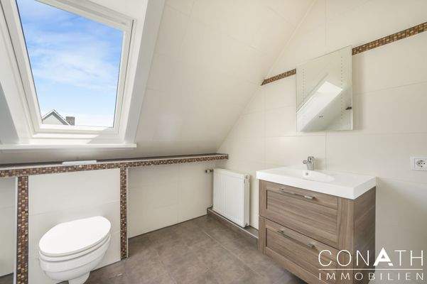 Conath-Immobilien_Harsefeld_Buxtehude_Fredenbeck – Bad im Dachgeschoss