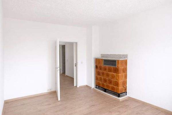 Wohn-/Schlafzimmer 1 zur Stadt