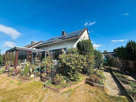Blick auf die Rückseite mit dem Wintergarten