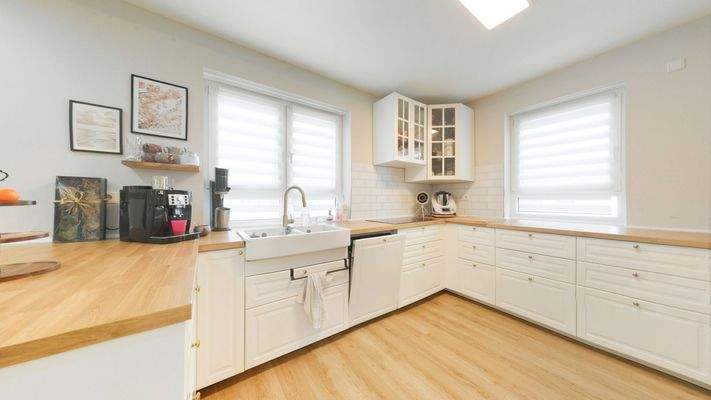 Offener Küchenbereich mit EBK