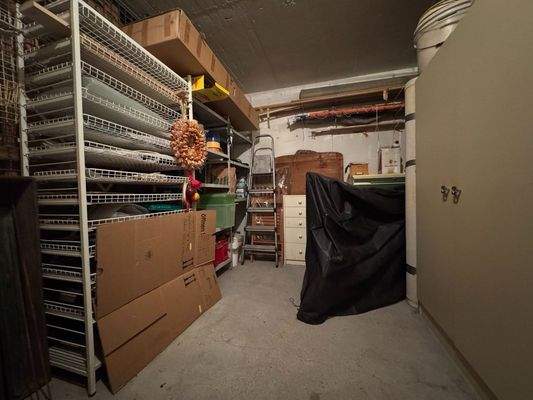 großes Kellerabteil ca. 8qm
