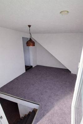 Raum oben_Schlafen_Zugang Dachterrasse