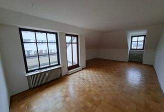 Wohnzimmer mit Parkett