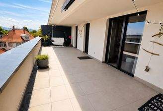 Großer Balkon mit fantastischer Aussicht