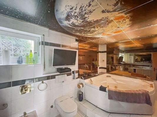 Badezimmer mit Wanne