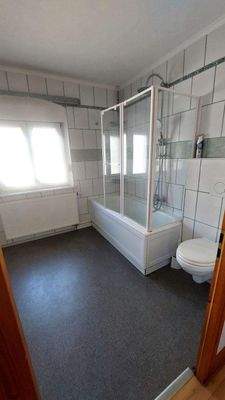 Obergeschoss Bad.jpg