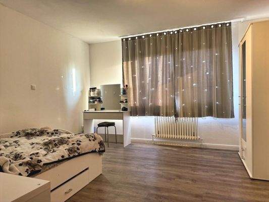 weiteres Zimmer mit ca. 16 m²