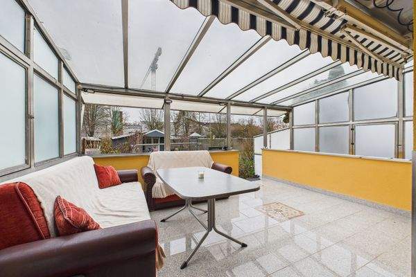 großzügige Terrasse