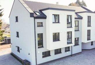 Außenansicht, April