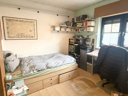 Kinderzimmer/Büro im EG