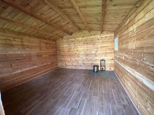 Abstellraum auf dem Grundstück