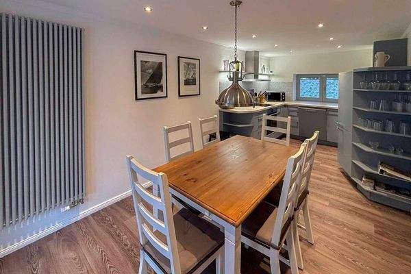 Küche und Esszimmer