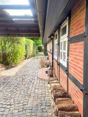 Überdachter Eingangsbereich