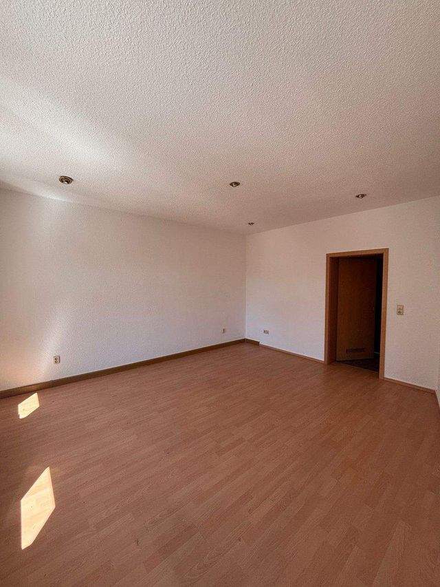 Einbauküche möglich! Großzügige 3-Raum-Wohnung mit 90 m² – viel Platz zum fairen Preis in Aue - Foto 3