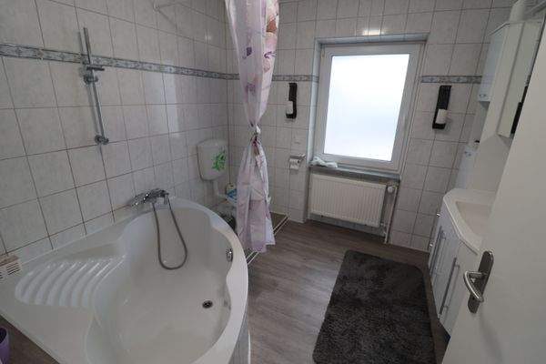 Badezimmer Erdgeschoss.JPG