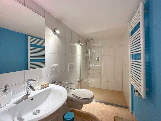 Einliegerwohnung: Badezimmer
