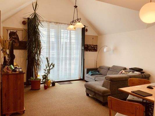 Wohnzimmer mit Balkon