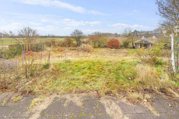 mit exklusivem Feldblick und ansprechender Gartenfläche