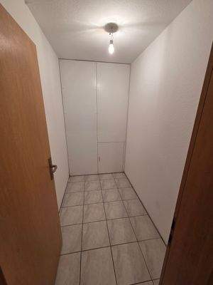 Abstellraum mit Fliesenboden