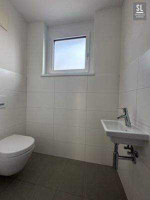 Im Eingangsbereich Toilette mit Villeroy und Boch, Foto 1
