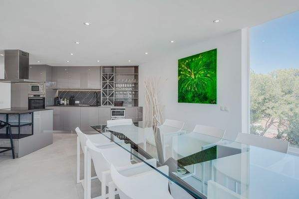 Dining area and kitchen in apartment in Magaluf