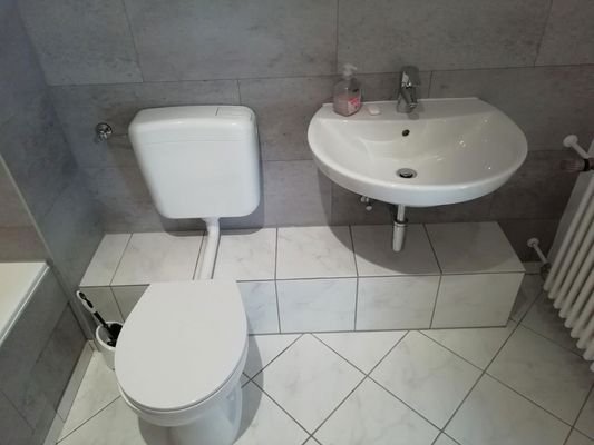 Duschbad mit WC/Waschbecken
