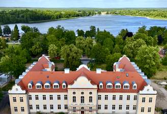 Schloss mit Schwedtsee