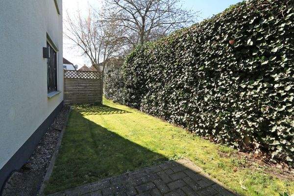 V1536 Garten Haus rechts EG