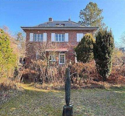 Blick vom Garten zum Haus