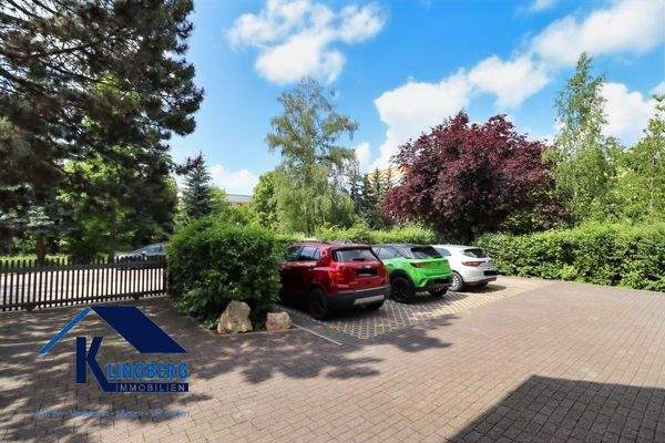 eingefriedeter / geschützter Mieterparkplatz