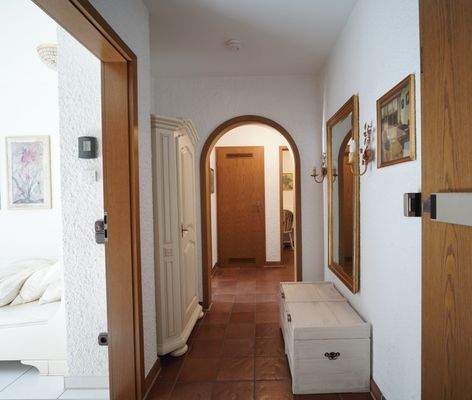 Bild 10_Blick durch den Flur.JPG