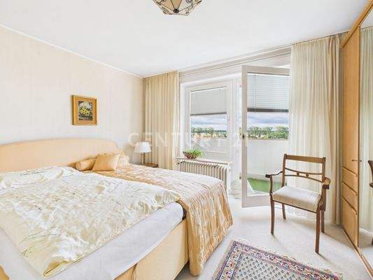Schlafzimmer mit Balkonzugang