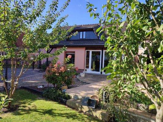 Terrasse mit Wintergarten