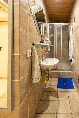 UG: innenliegendes Bad mit Dusche