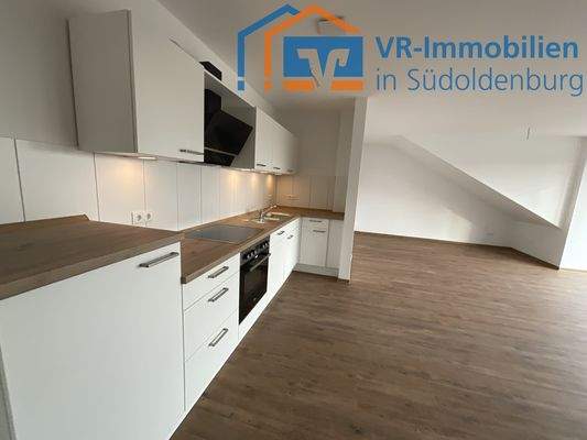 Wohn-/Esszimmer mit Einbauküche