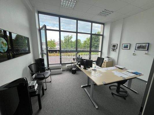 Büro mit Austritt