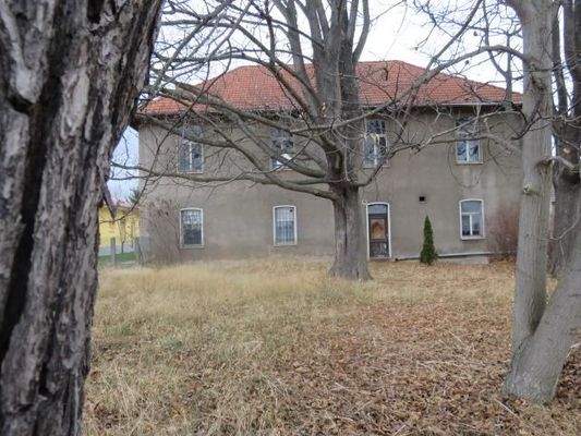 Seitenansicht mit ebenerdigen Seiteneingang