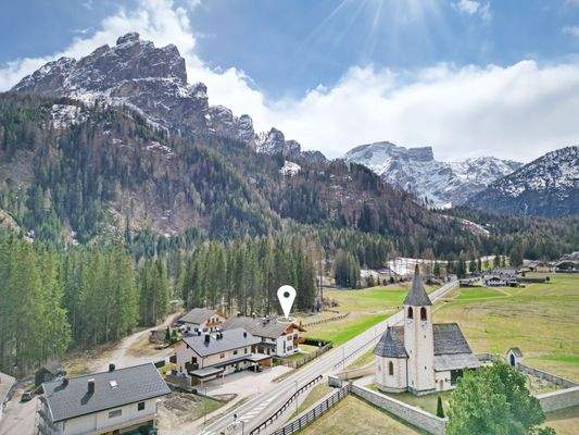 Luftansicht mit Pfeil