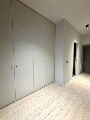 Flur mit großem Einbauschrank