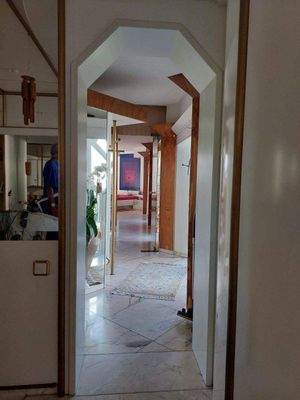 Flur zum Bad, Ankleide- und Schlafzimmer 