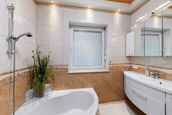 Badezimmer Gartengeschoss