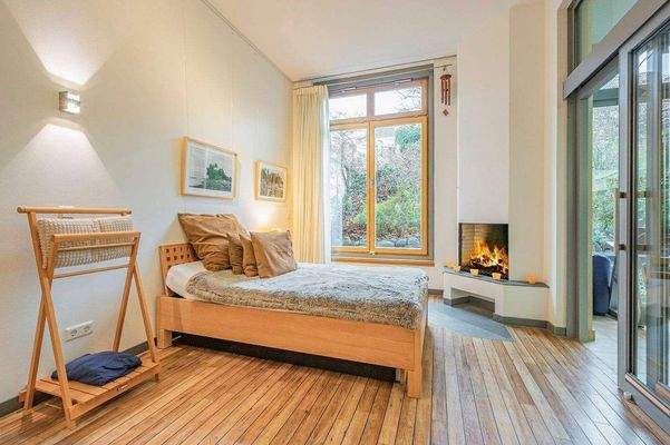 Appartmentzimmer mit Kamin und Pantrytry