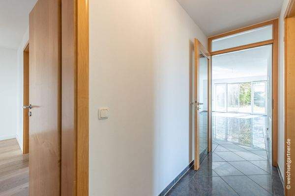 Flur mit Blick in Schlafzimmer