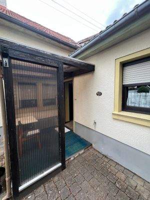 Überdachter Eingangsbereich