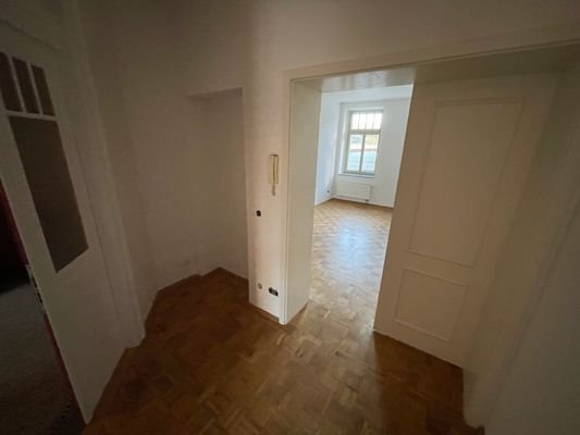 Flur mit Doppelflügeltür.JPG